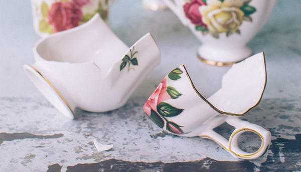 壊れたマグカップ 