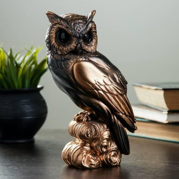 フクロウは家の中で何を象徴していますか 