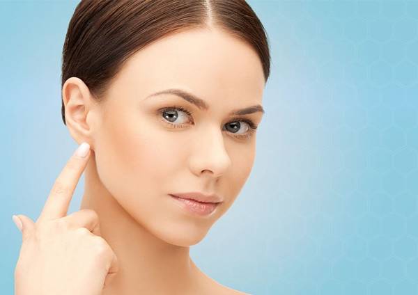 右耳が燃えている 