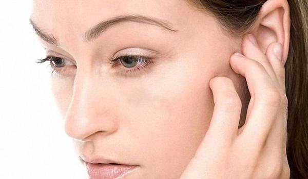 左耳についての兆候 