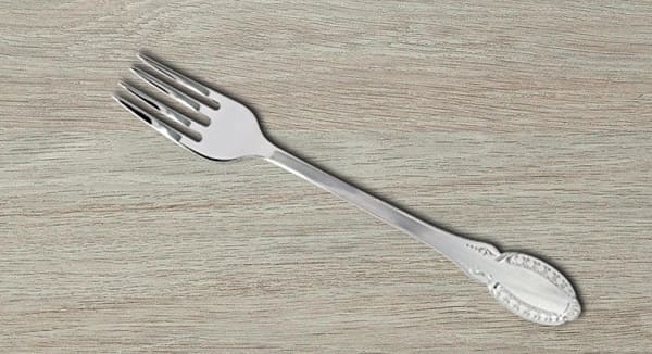 フォークが床に落ちた前兆 