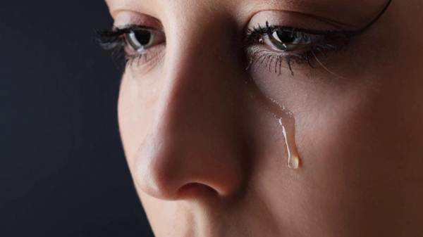 左目から引き裂く 