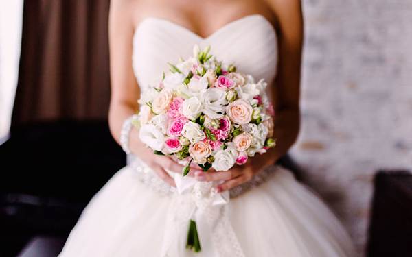 未婚の女の子が結婚式のドレスを夢見るのはなぜですか 