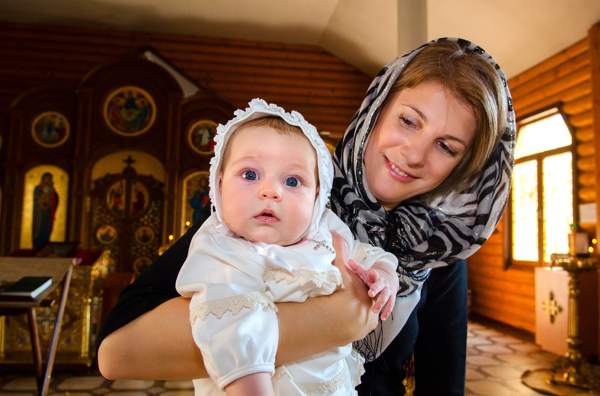 なぜ女の子は最初の女の子にバプテスマを施すことができないのですか 