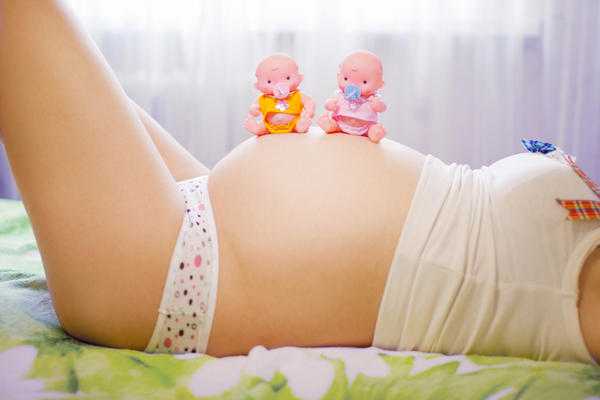 労働中の女性の気分と幸福によって子供の性別を決定する 