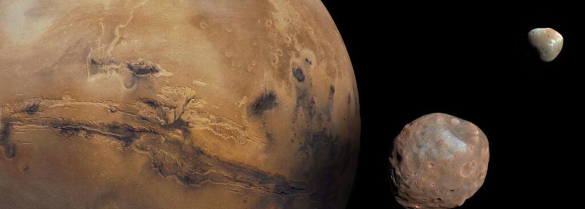 小惑星が火星に落ちた後、その衛星が現れました 