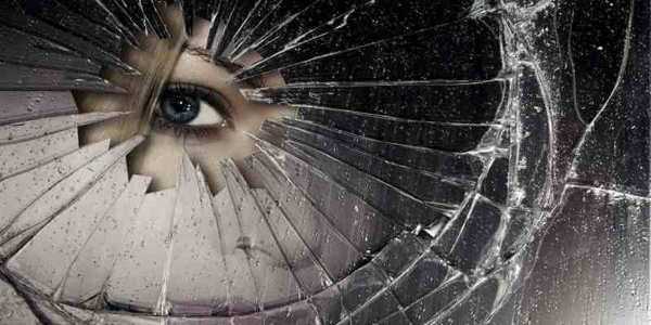 民俗の前兆：鏡が壊れた理由 