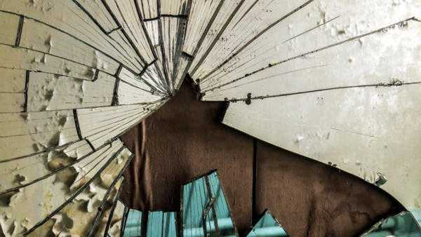 壊れた鏡についての兆候 