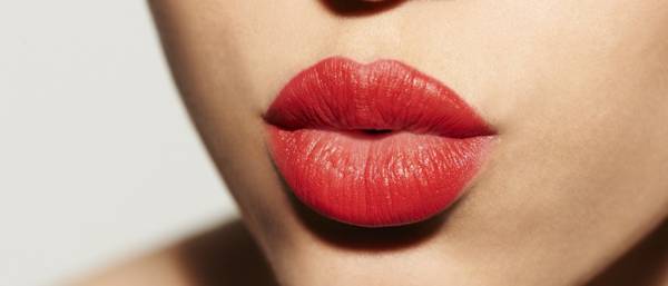 下唇のピンプル 