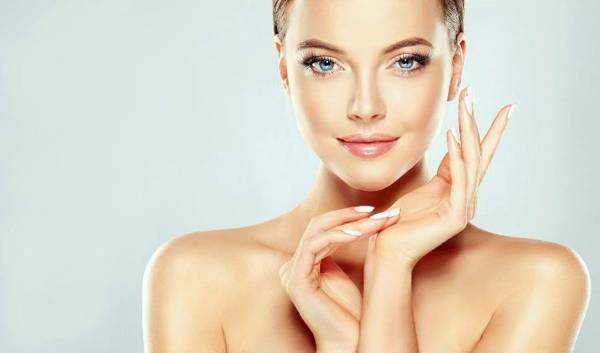 左頬のピンプルはサインです 