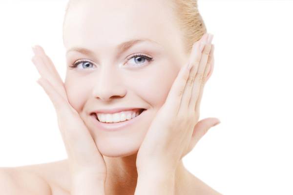 右頬にヒモの兆候 