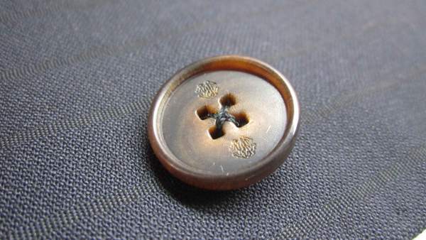 ボタンが外れるのはなぜですか 