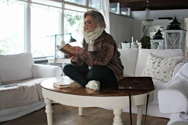 なぜあなたはテーブルに座れないのですか 