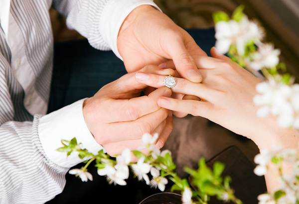 なぜ結婚の提案を夢見るのか 