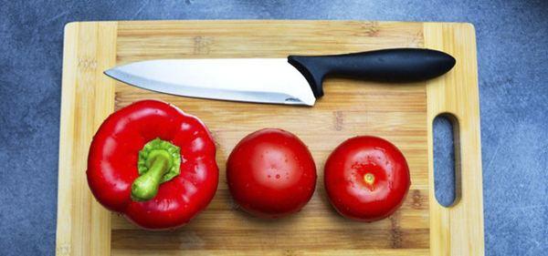 女性への贈り物としてのナイフ 