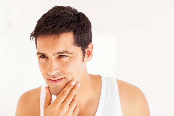 男性のあごのへこみは兆候です 