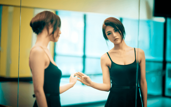 鏡の前で話せない言葉 