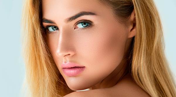 眉毛のピンプル 