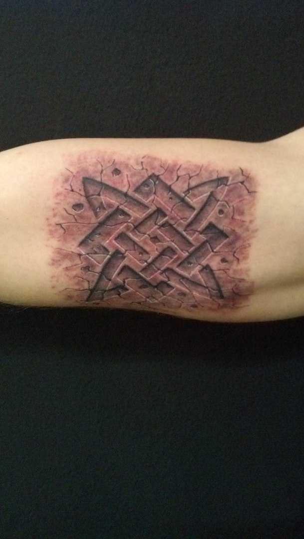 svarogスクエアタトゥーの意味 