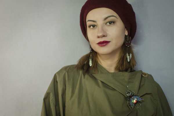 女の子のブローチビートルスカラブ 